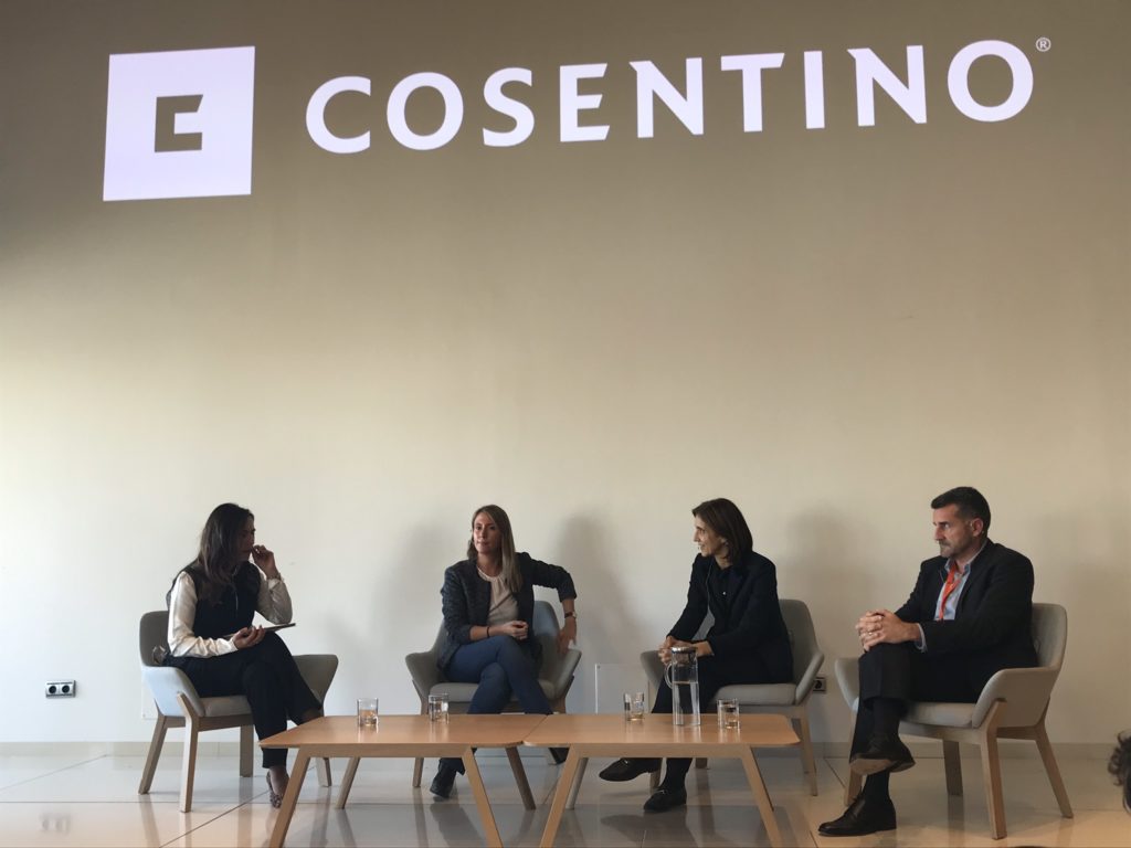 Mesa redonda en la que participaron Pilar Martínez-Cosentino, Vicepresidenta de Cosentino, Pilar López, Presidenta de Microsoft España y Hugo de Juan, CEO de ENCAMINA